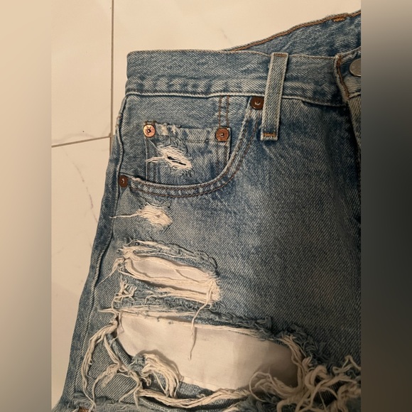 Levi’s distressed shorts - Picture 2 of 7